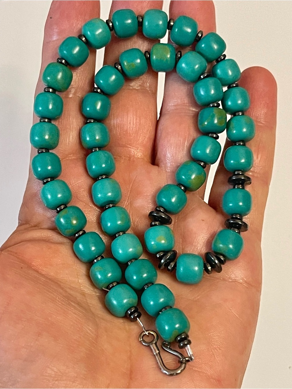 Southwest green Turquoise Bead Necklace
Black Hematite Spacers As 19"
